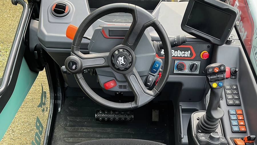 teleskopski nakladalnik Bobcat